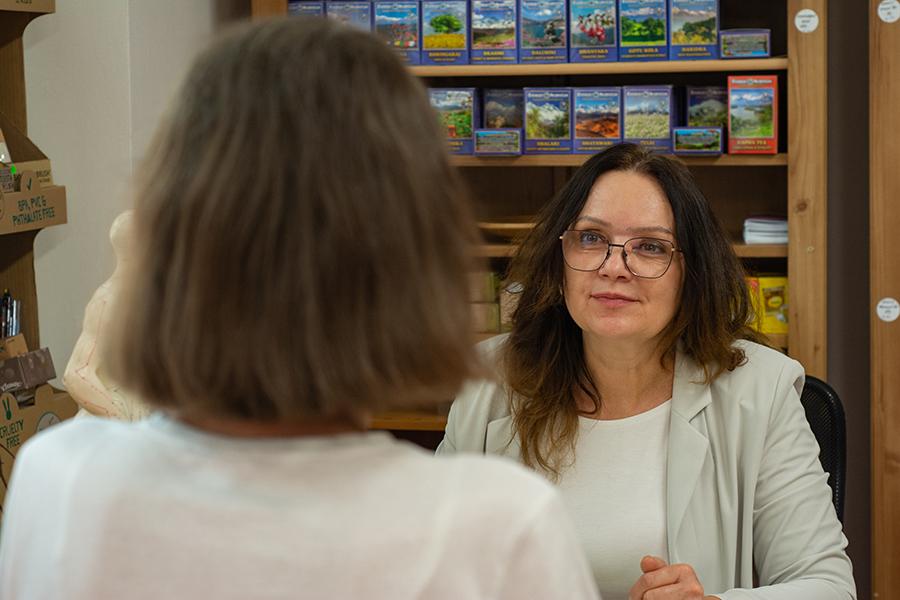 Obsah obrázku osoba, oblečení, Lidská tvář, interiér

Obsah vygenerovaný umělou inteligencí může být nesprávný.